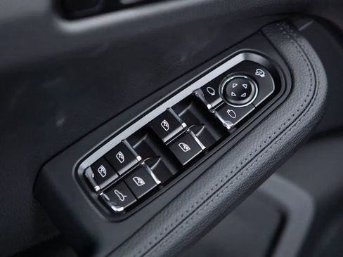 Certified 2026 Porsche Macan image 19