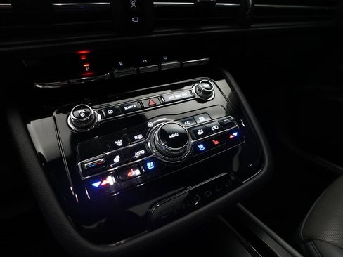 Used 2022 Lincoln Corsair AWD w/ Premium Package image 21