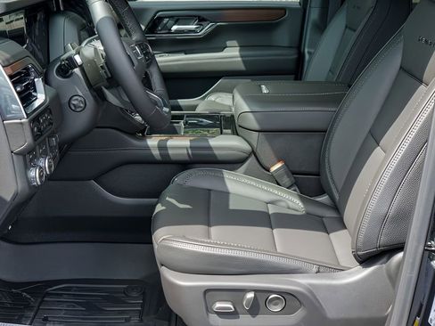 New 2026 GMC Yukon Denali w/ Denali Reserve Package AWD/4WD image 10
