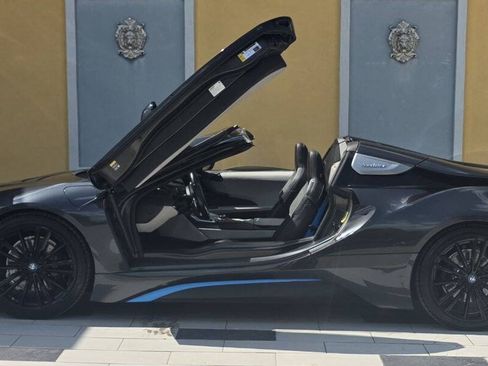 Used 2019 BMW i8 Roadster AWD/4WD image 2