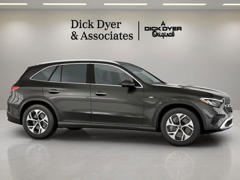 Used 2025 Mercedes-Benz GLC 350e 4MATIC image 7