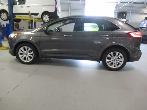 Used 2020 Ford Edge Titanium FWD image 8