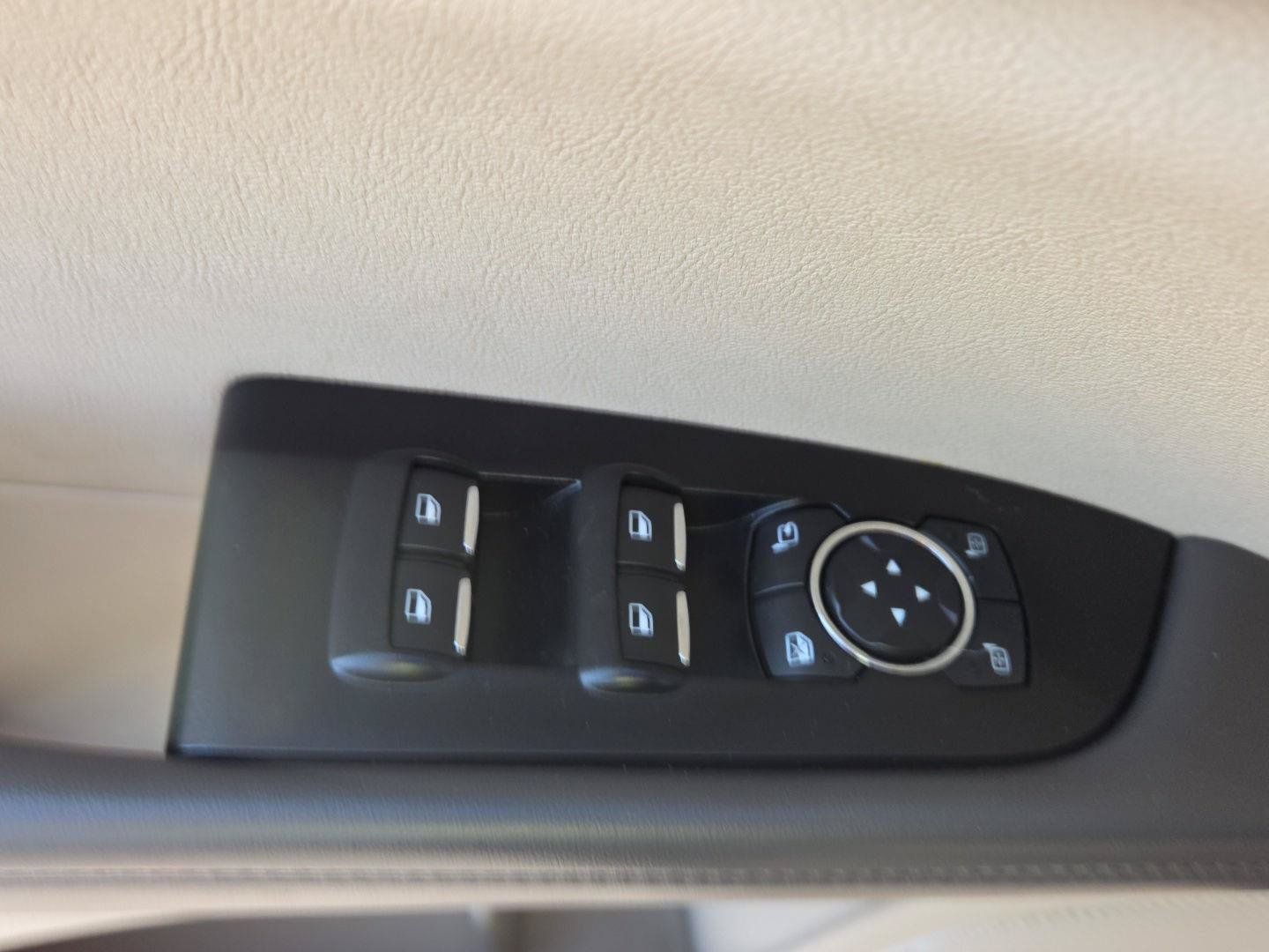 Used 2018 Lincoln MKX Select w/ Select Plus Package AWD/4WD image 23