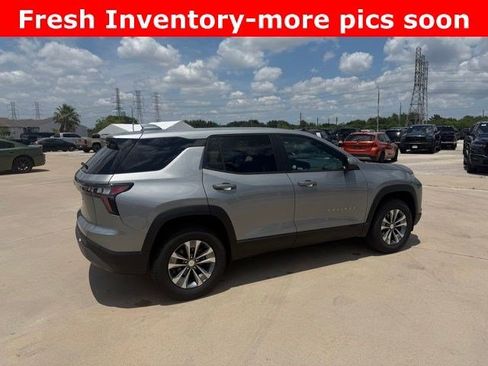 Used 2026 Chevrolet Equinox LT FWD image 3