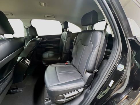 Used 2022 Kia Sorento S FWD image 25