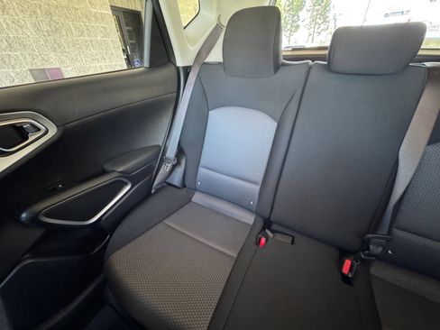 Used 2025 Kia Soul LX w/ LX Technology Package FWD image 37