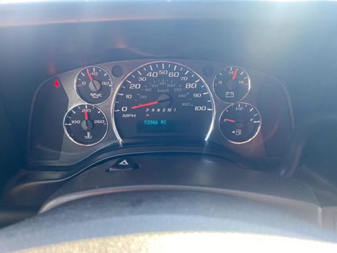 Used 2017 Chevrolet Express 4500 Extended RWD image 9