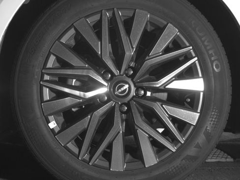 Used 2025 Nissan Altima 2.5 SV image 12