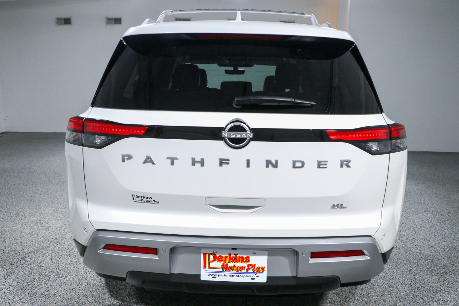 Used 2024 Nissan Pathfinder SL FWD image 8
