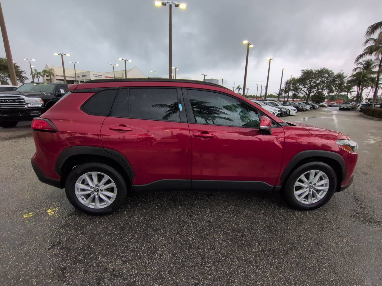 Used 2022 Toyota Corolla Cross LE w/ Moonroof Package FWD image 4