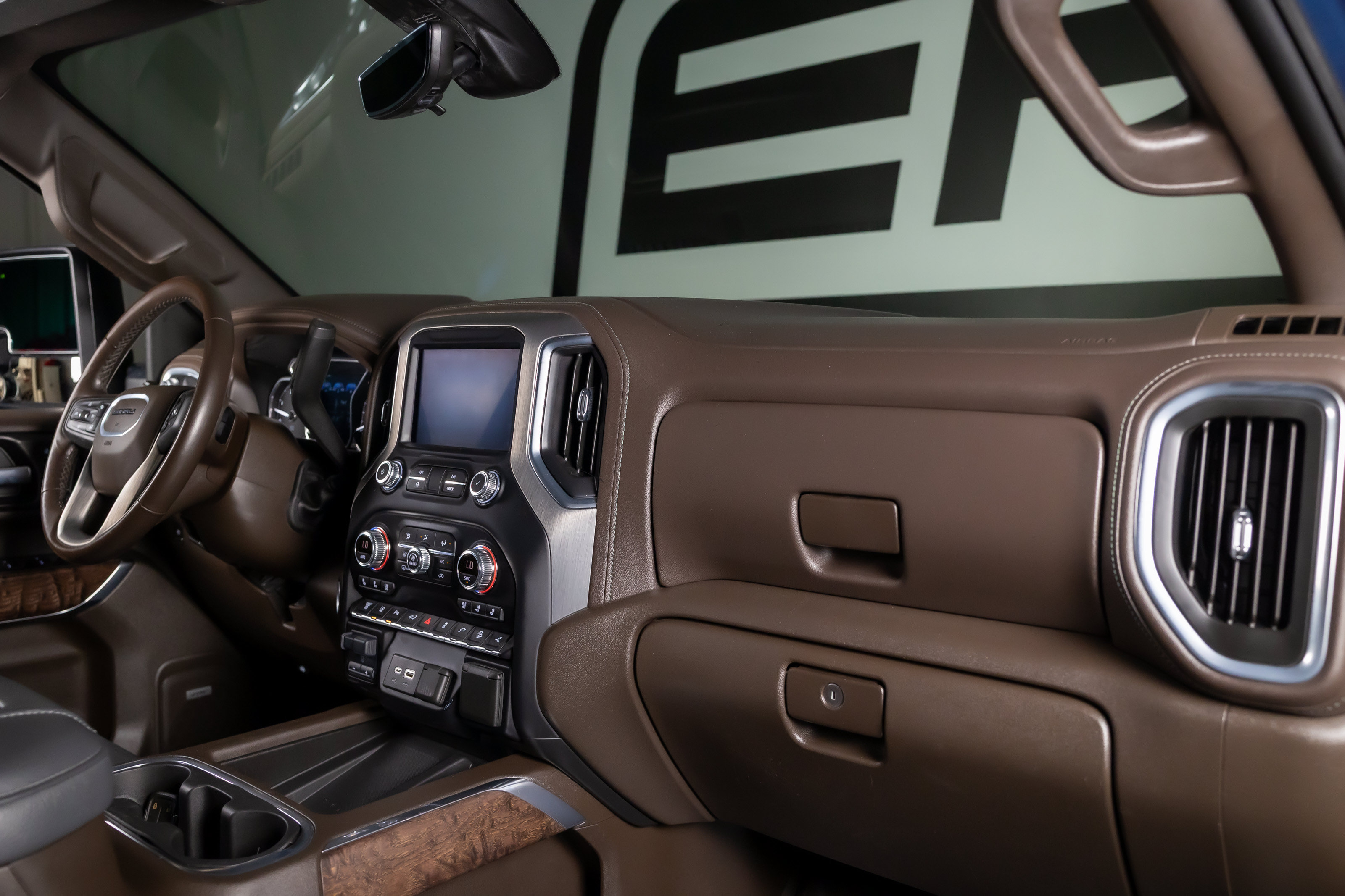 Used 2021 GMC Sierra 2500 Denali w/ Denali Ultimate Package AWD/4WD image 35