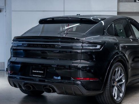 Certified 2025 Porsche Cayenne GTS image 23