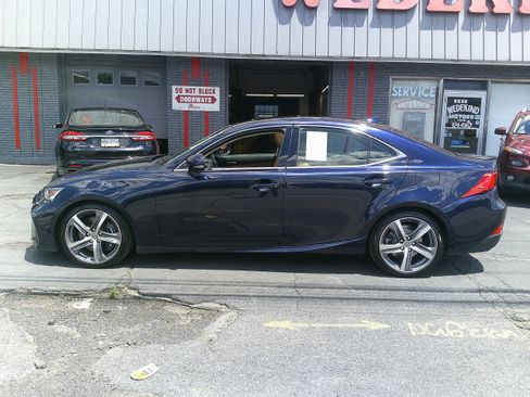 Used 2018 Lexus IS 300 AWD w/ Comfort Package image 2