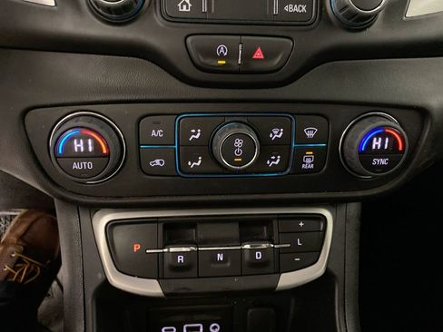 Used 2023 GMC Terrain SLE w/ Driver Convenience Package image 18