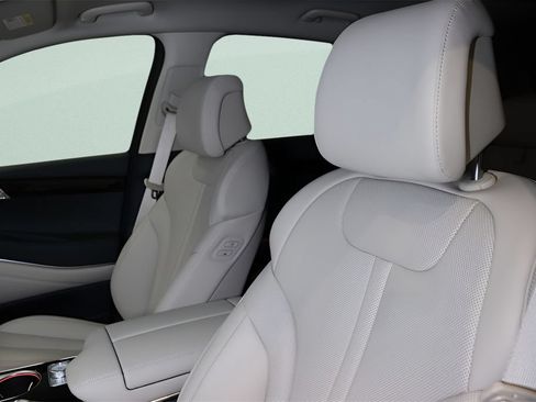 Certified 2025 Genesis GV80 2.5T Standard AWD/4WD image 7