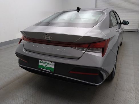 Used 2025 Hyundai Elantra SE FWD image 7