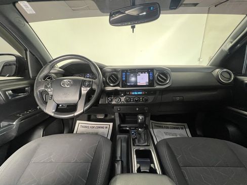 Used 2017 Toyota Tacoma TRD Sport image 10