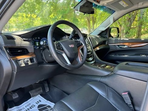 Used 2017 Cadillac Escalade Luxury RWD image 11