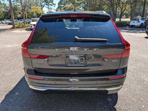 Certified 2022 Volvo XC60 B5 Inscription w/ Advanced Package image 5