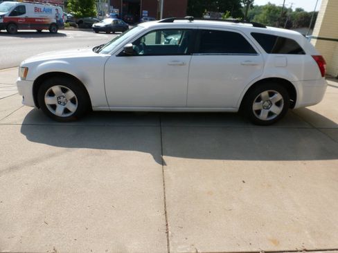 Used 2008 Dodge Magnum SE RWD image 6