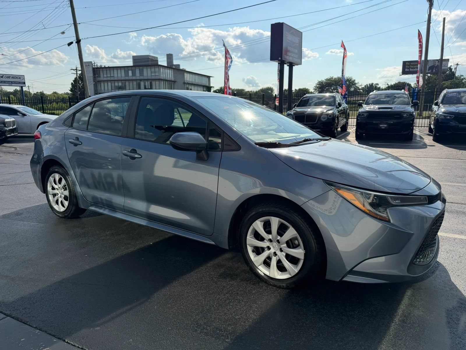 Used 2022 Toyota Corolla LE FWD image 14