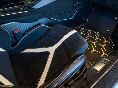 Used 2020 Lamborghini Aventador SVJ AWD/4WD image 37
