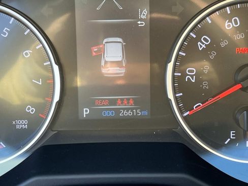 Used 2021 Toyota RAV4 LE image 28