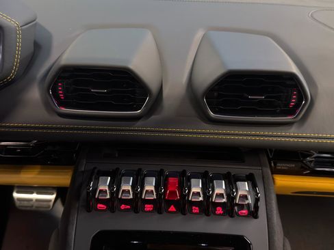 Used 2023 Lamborghini Huracan Tecnica image 19