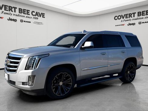 Used 2016 Cadillac Escalade Premium image 3