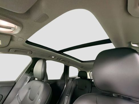 Certified 2024 Volvo XC60 B5 Core w/ Climate Package image 23