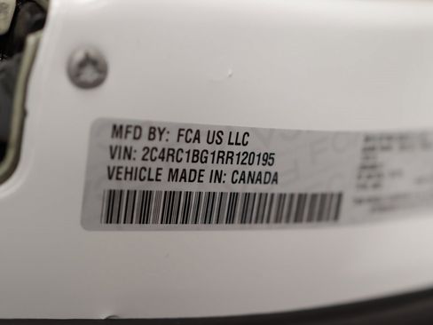 Used 2024 Chrysler Pacifica Touring-L image 35