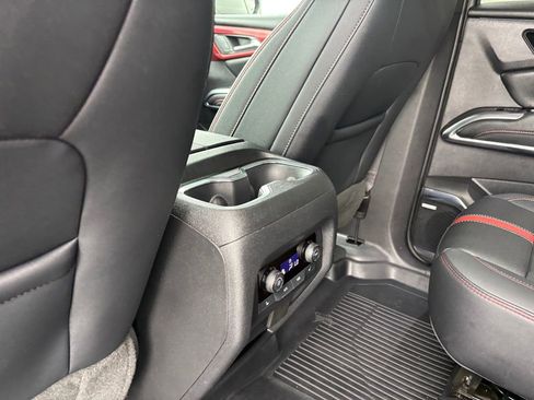 Used 2024 Chevrolet Traverse RS AWD/4WD image 28
