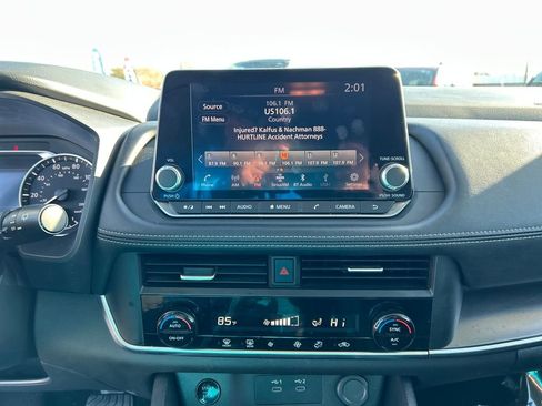 Used 2024 Nissan Rogue SV image 18