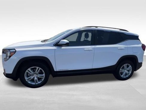 Certified 2023 GMC Terrain SLE w/ Driver Convenience Package FWD image 3