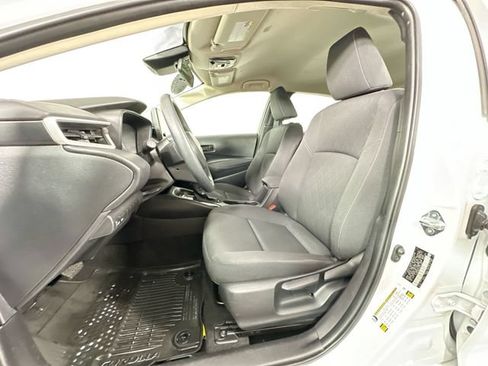 Used 2025 Toyota Corolla LE FWD image 16