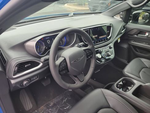 New 2026 Chrysler Pacifica Select image 16