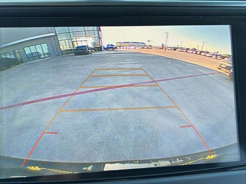 Used 2019 Buick Enclave Essence image 13