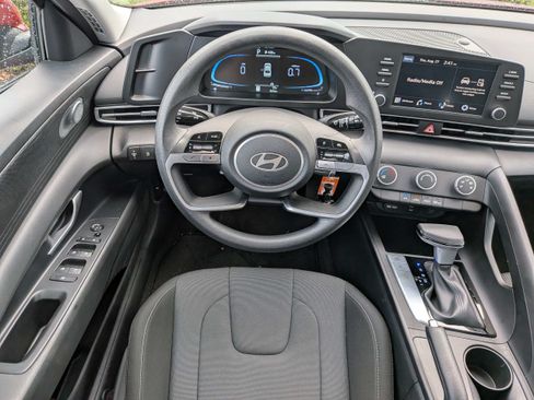 Certified 2026 Hyundai Elantra SE FWD image 15
