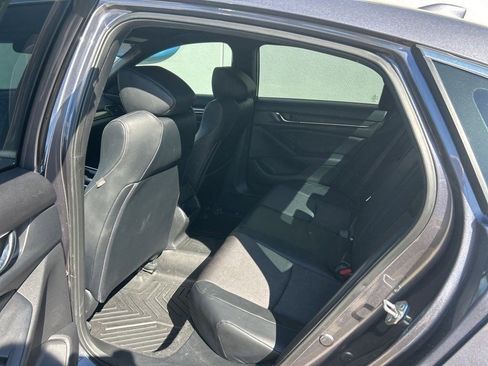 Used 2018 Honda Accord Sport image 8