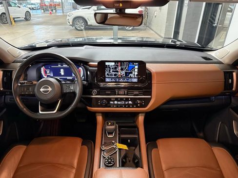 Used 2023 Nissan Pathfinder Platinum w/ Cargo Package AWD/4WD image 21