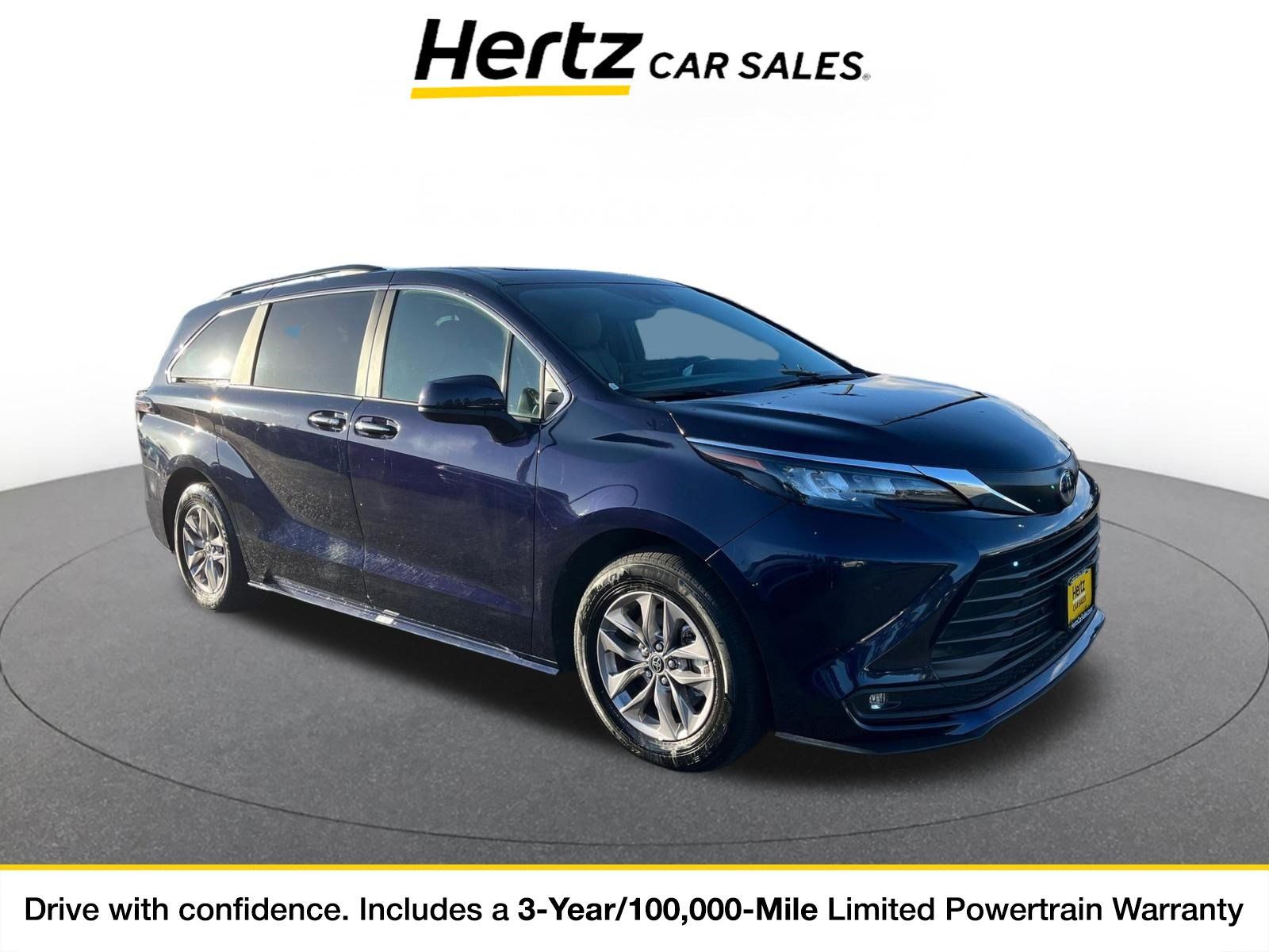 Used 2025 Toyota Sienna XLE FWD image 1
