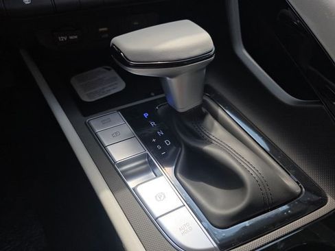 New 2026 Hyundai Elantra Limited FWD image 32