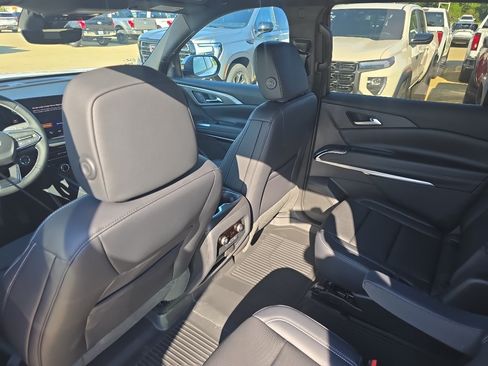 New 2027 Chevrolet Traverse LT w/ Driver Confidence Package FWD image 11