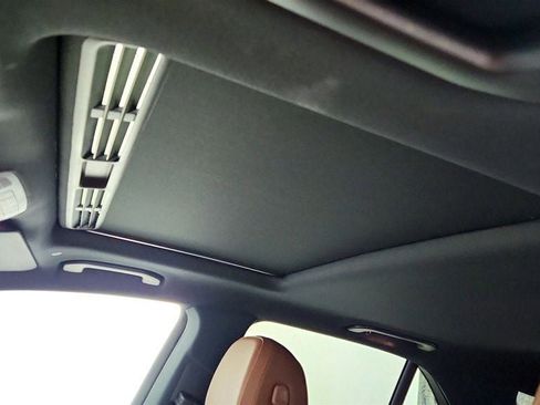 Used 2025 Mercedes-Benz GLE 450e 4MATIC w/ Driver Assistance Package image 10