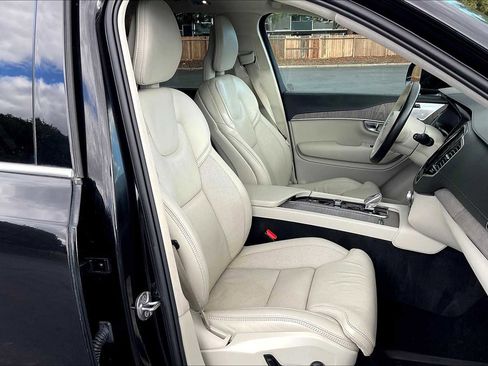 Used 2022 Volvo XC90 T8 Inscription image 10