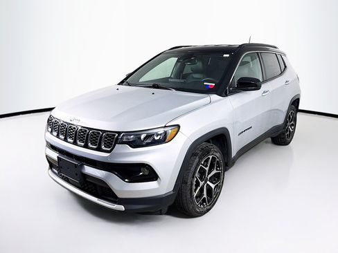 Used 2025 Jeep Compass Limited AWD/4WD image 4
