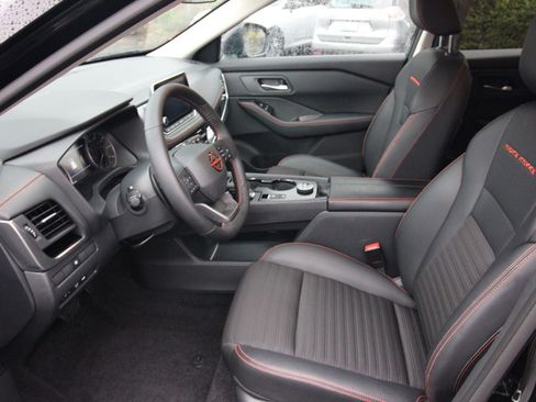 Certified 2025 Nissan Rogue SV AWD/4WD image 10