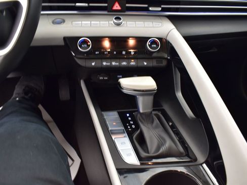 Used 2024 Hyundai Elantra Limited image 14