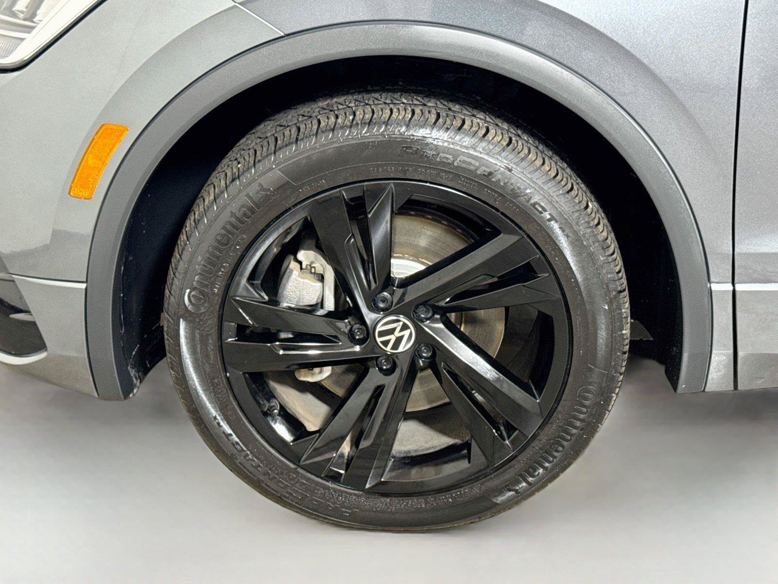 Used 2023 Volkswagen Tiguan SE R-Line FWD image 29