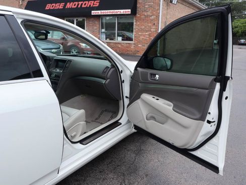 Used 2011 INFINITI G25 x w/ Moonroof Pkg AWD/4WD image 10